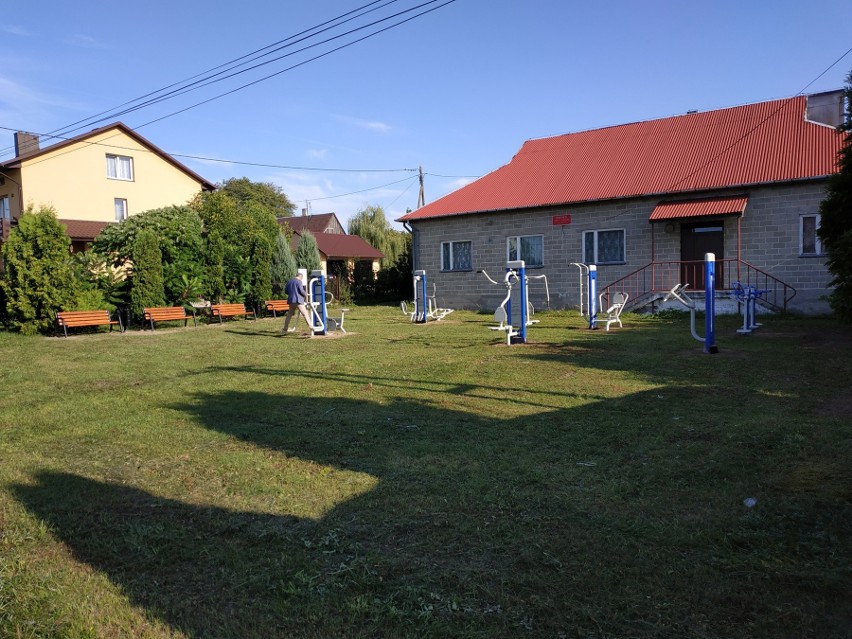 Otwarte Strefy Aktywności w Zakruczu i Ludwinowie w gminie Małogoszcz już prawie gotowe. Zobaczcie zdjęcia