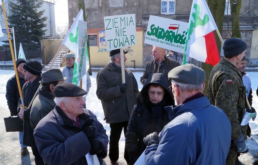 Inowrocław. Rolnicy blokowali Rondo Solidarności