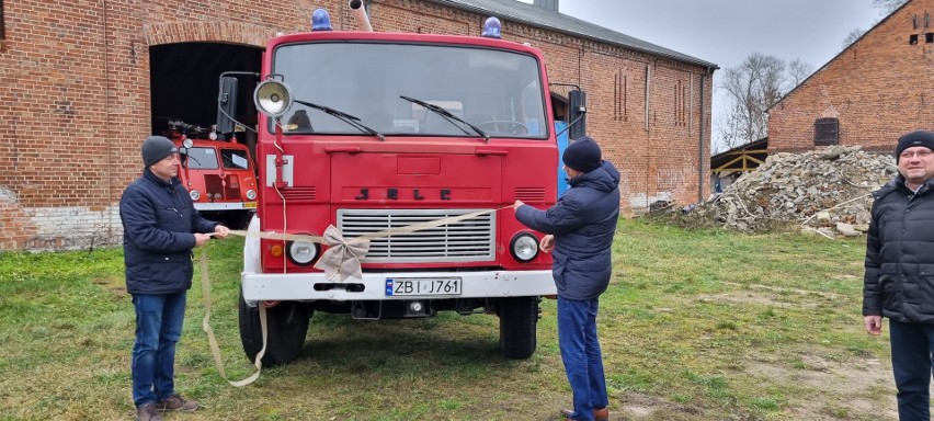 Kolejna pożarnicza perełka w karlińskiej kolekcji zabytkowych wozów