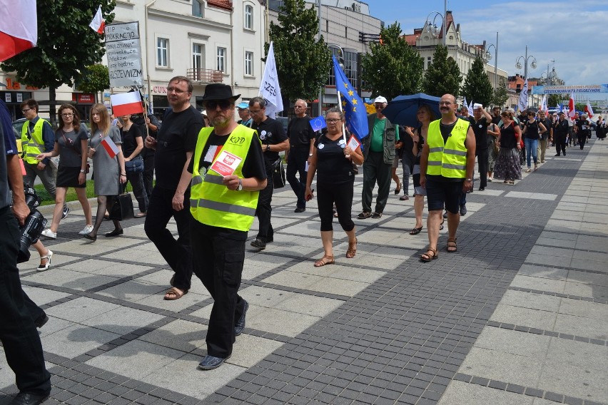 Czarny marsz KOD w Częstochowie