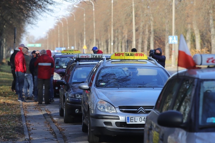 Ogólnopolski protest taksówkarzy w Łodzi. Wielkich korków udało się uniknąć