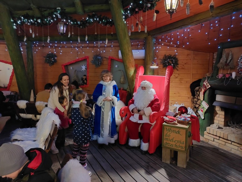 Wioska Świętego Mikołaja w Bałtowie w sobotę była pełna...