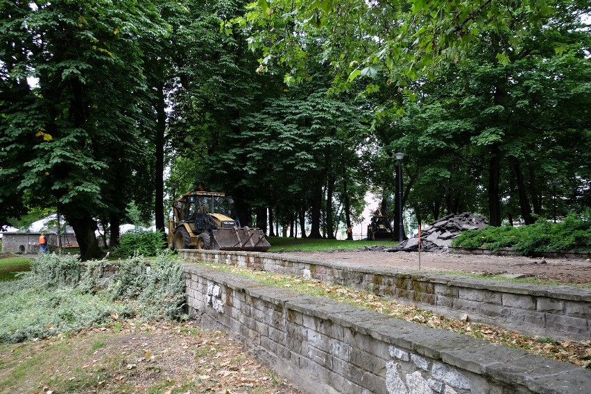 Stare Miasto: Rozpoczął się remont parku im. Karola...