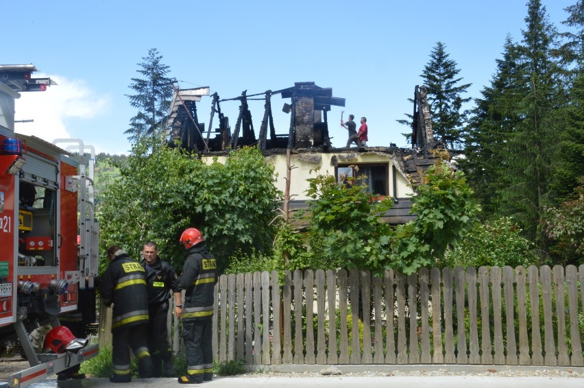 Halny na Podhalu. Konar przygniótł matkę i dzieci, spłonął dom