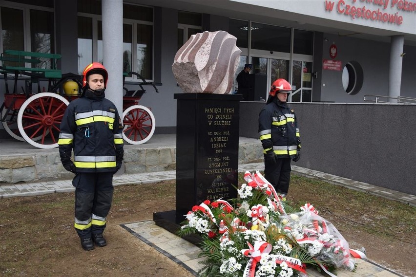 Przy komendzie PSP odsłonięto obelisk upamiętniający...