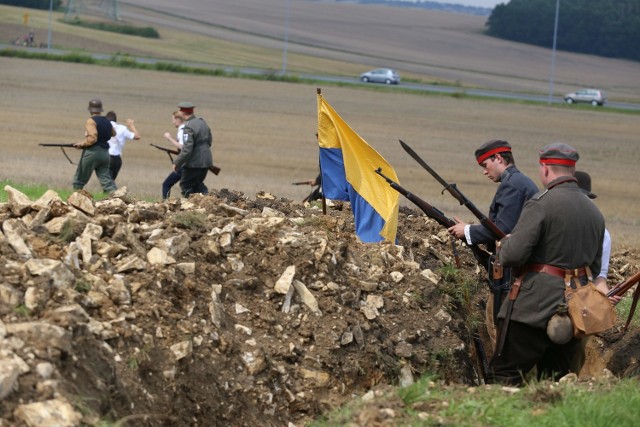 Rekonstrukcja historyczna III powstania śląskiego i pokazy wojskowe  w Piekarach Śląskich pod Kopcem