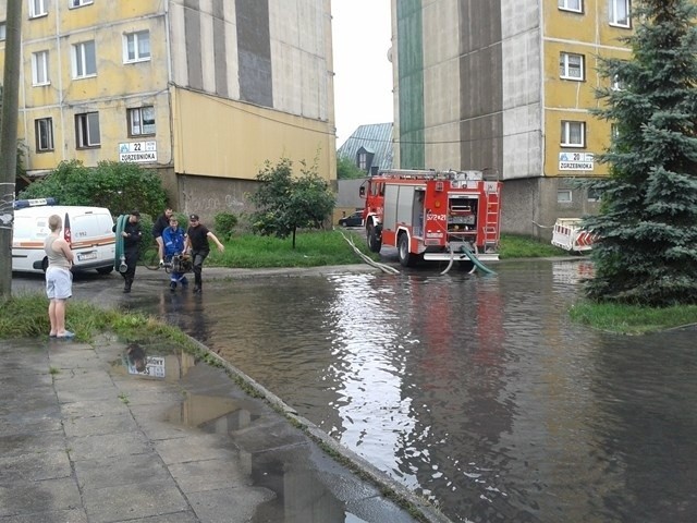 Burza i zalane osiedle przy ul. Zgrzebnioka w Rudzie...