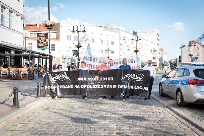 Manifestacja przeciwników dużego Opola.
