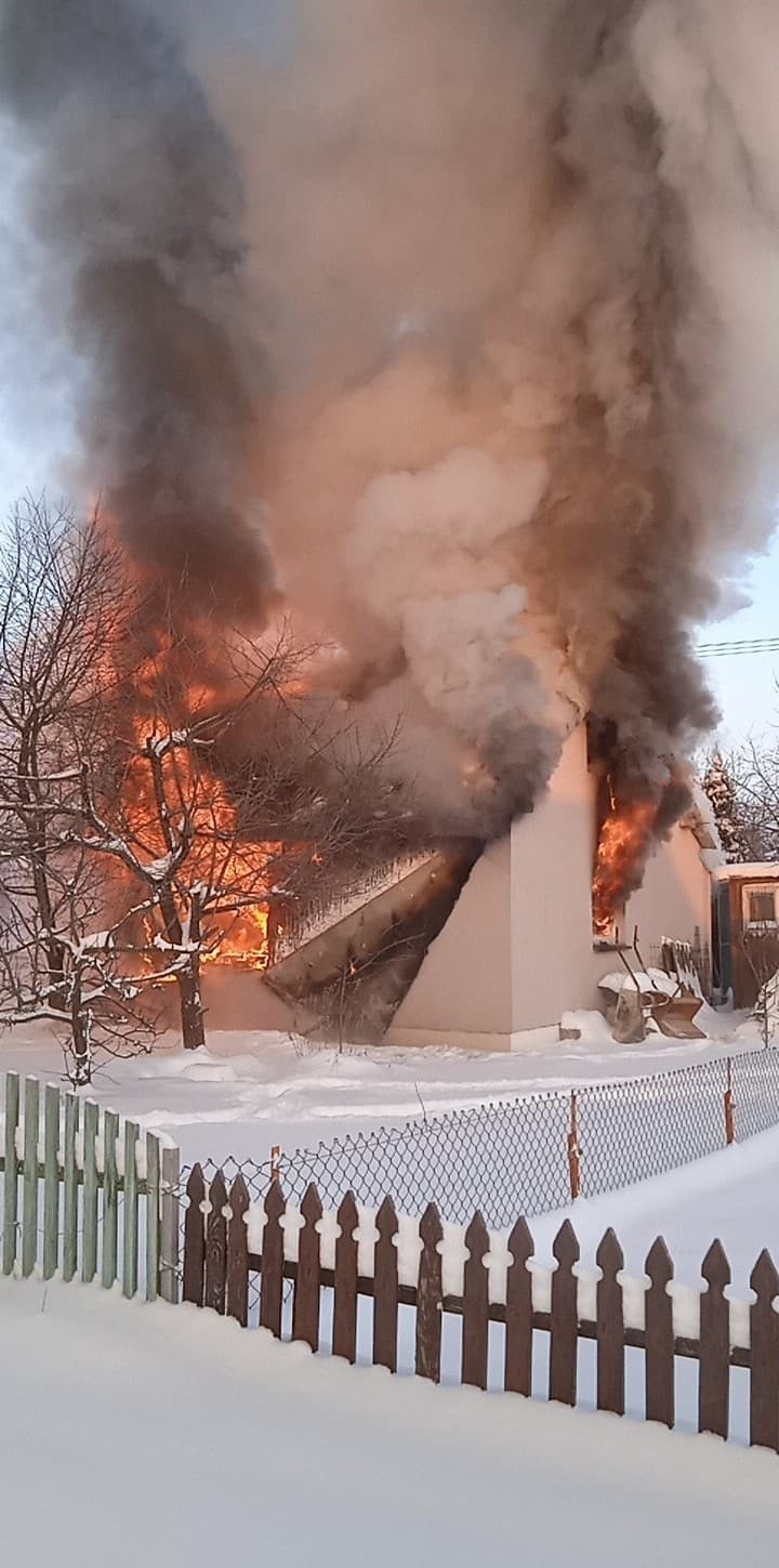 Ełk. Pożar altany na ogródkach działkowych. Nie żyje 62-letni mężczyzna [ZDJĘCIA]
