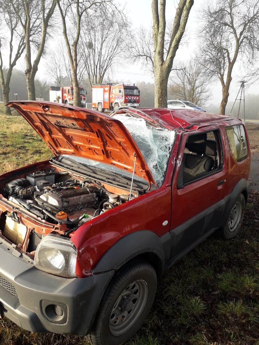 Dachowanie na trasie Kadzidło – Myszyniec. Dwie osoby trafiły do szpitala, 26.02.2020