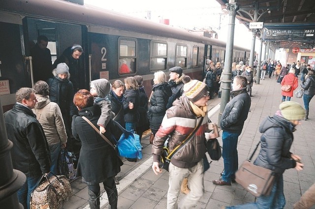 Mimo zwyczajowych narzekań na punktualność kolejarzy, w naszym regionie była ona wysoka. Ponad 94 procent wszystkich pociągów opolskiego zakładu PR docierało w ubiegłym roku na miejsce bez żadnych spóźnień. (fot. Sławomir Mielnik)