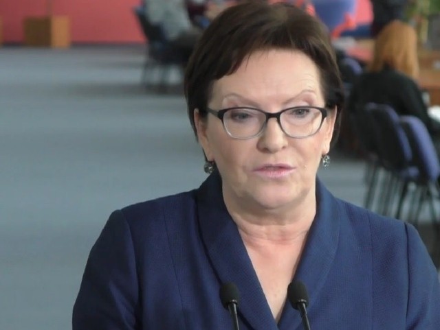 Premier Ewa Kopacz w budynku biblioteki UKW w Bydgoszczy.