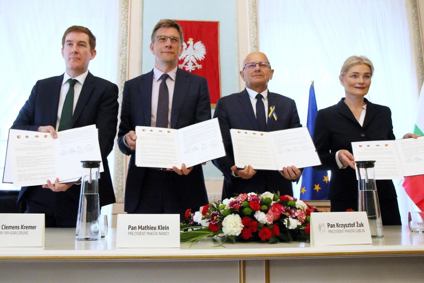 Lublin i miasta partnerskie pomogą Ukrainie. Podpisano deklarację w sprawie współpracy z ukraińskimi miastami [ZDJĘCIA]