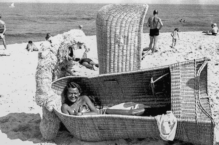 Na plaży w Juracie, lata 30. Autor: M. Wójcikiewicz,...