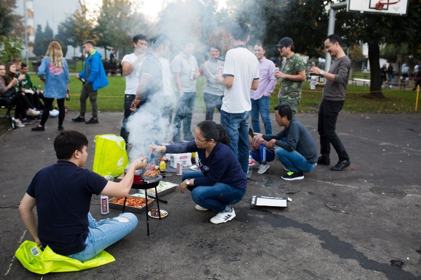 Kraków. Ale heca! Zakażą palić grilla, by nie karmić smogu?