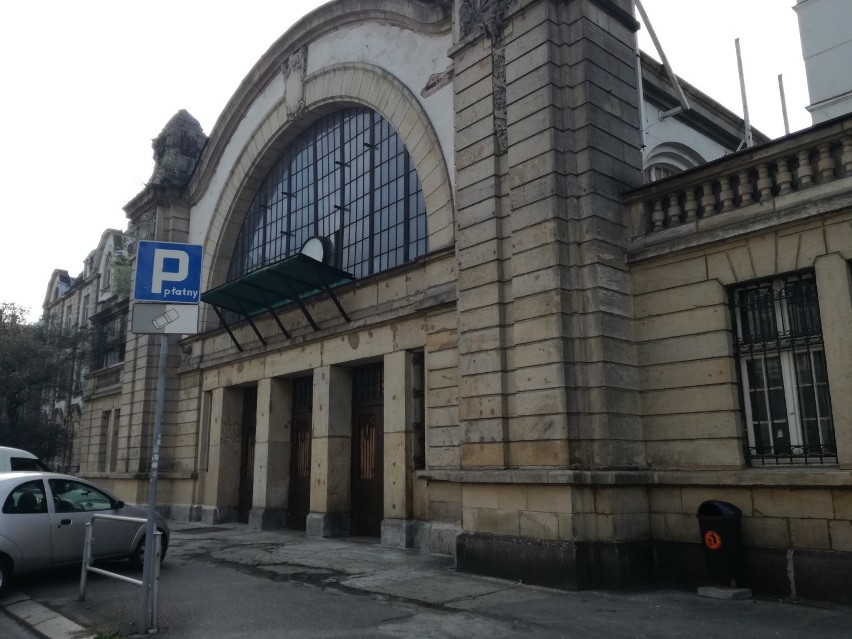 Hala zegarowa starego dworca w Katowicach