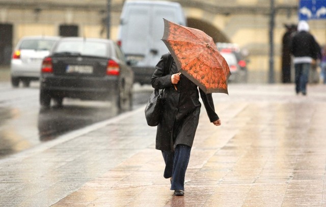 Prognoza pogody na piątek, sobotę i niedzielę 10.03.2023 - 12.03.2023. Ostrzeżeniem meteorologicznym rozpoczyna się prognoza pogody na weekend. Jaka będzie pogoda dla Polski na weekend od piątku 10.03.2023? Sprawdź prognozę pogody przygotowaną w oparciu o przewidywania IMGW. Synoptycy ostrzegają przed silnym wiatrem.