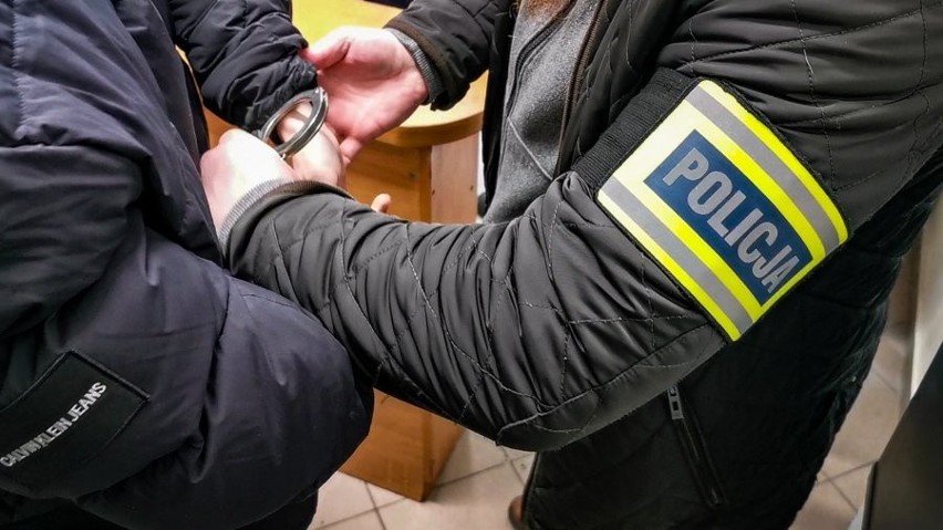 Białystok. Kurier fałszywych policjantów zatrzymany na gorącym uczynku. Został aresztowany (zdjęcia, wideo)