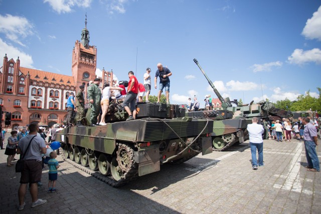 7. Pomorska Brygada Obrony Wybrzeża obchodzi 25.rocznicą powstania. Z tej okazji przed słupskim ratuszem odbył się okolicznościowy festyn. Zobacz fotorelację!