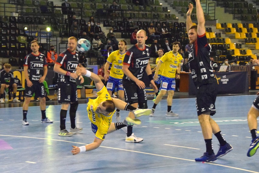 Łomża Vive Kielce przegrało z SG Flensburg-Handewitt 28:31.