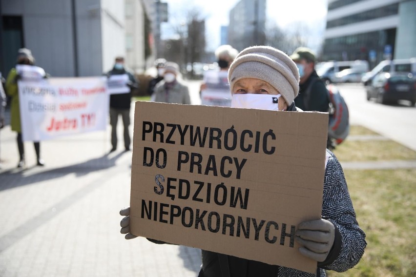 Protest pod krakowskim sądem