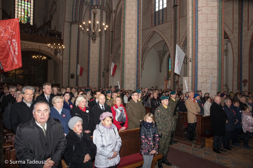 "Niech ten dzień wpisze się w nasze serca jak najpiękniej". Msza za Ojczyznę w stargardzkiej kolegiacie [ZDJĘCIA]