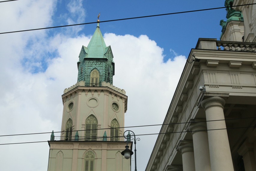 Wieża Trynitarska bez oświetlenia. Zabłyśnie znowu po wymianie reflektorów