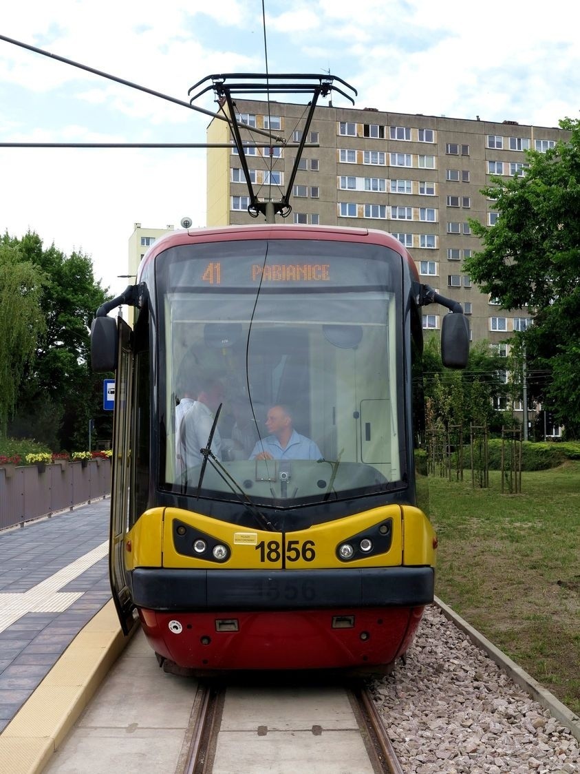 Tramwaj linii 41 MPK Łódź na Pętli Wiejska w Pabianicach.