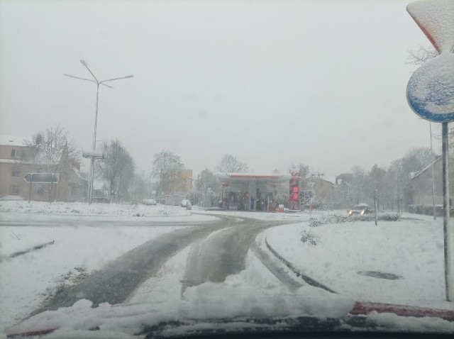 Trudne warunki na drogach w Szczecinku i regionie