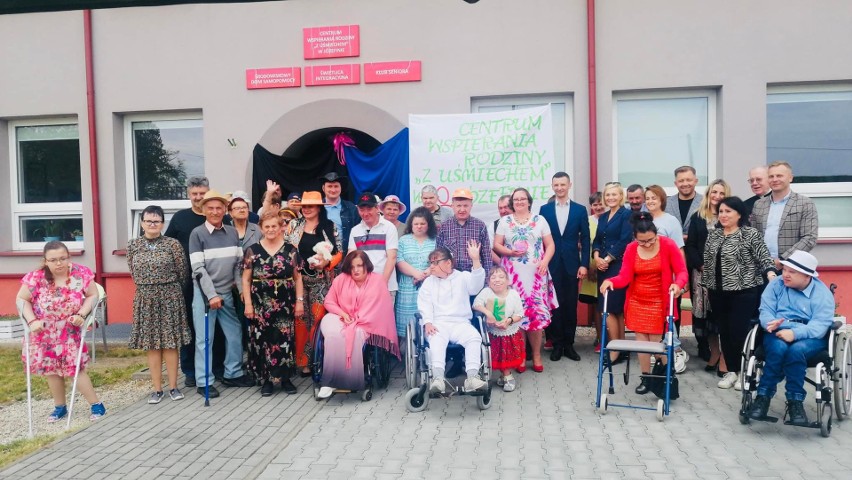 Wielka Majówka dla podopiecznych i rodzin Centrum Wspierania Rodziny "Z Uśmiechem" w Józefinie, w gminie Łopuszno. Zobacz zdjęcia