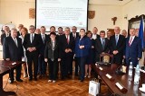 Na konwencie o transporcie. Minister Andrzej Adamczyk przyjechał do Miechowa, by rozmawiać z przewodniczącymi rad powiatów o transporcie