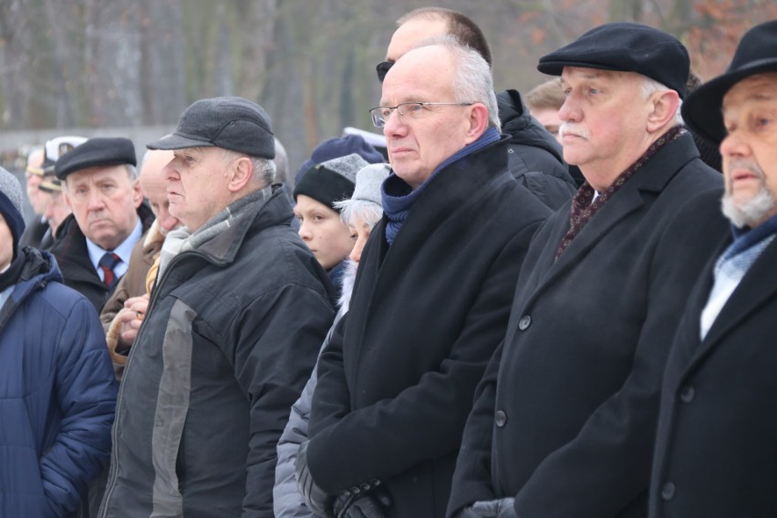 W Gdyni-Oksywiu odbyły się uroczystości ku czci wybitnych oficerów Marynarki Wojennej, obrońców Helu 1939. ZDJĘCIA