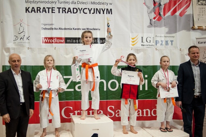 Trzy tuziny medali krakowskich karateków
