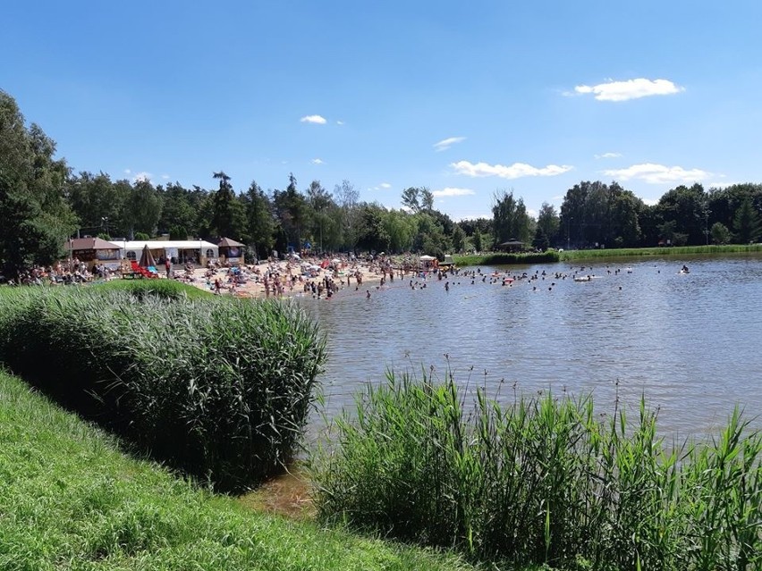 Zakaz kąpieli w "Ośrodku nad stawem" w Konstantynowie Łódzkim. Pojawiły się sinice