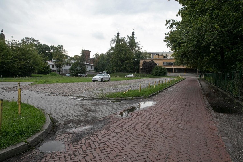 Krótki żywot parkingu na Wesołej