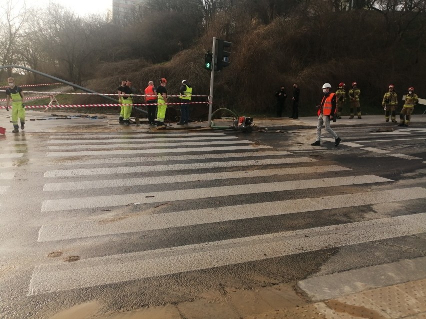 Lublin: Mieszkańcy Czechowa i Sławinka bez wody. Duża awaria magistrali przy al. Kompozytorów Polskich 