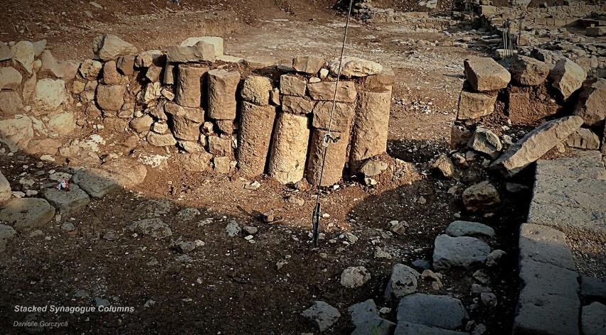 Mur synagogi w Magdali