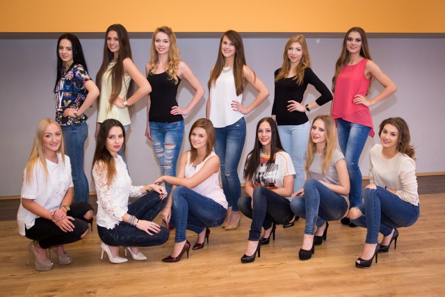 12 finalsitek Miss Ziemi Świętokrzyskiej 2016 popdczas pierwszej sesji zdjęciowej.