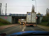 Tir nie zmieścił się pod wiaduktem 