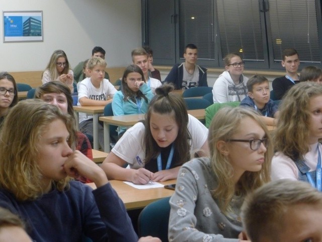 Jedno ze spotkań poprzedniej edycji Akademii Młodego Ekonomisty na Wydziale Zarządzania Uniwersytetu Łódzkiego
