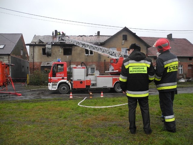 Pożar domu w SkalinieSześć rodzin zostało ewakuowanych z budynku w podstargardzkim Skalinie. Wybuchł tam pożar.