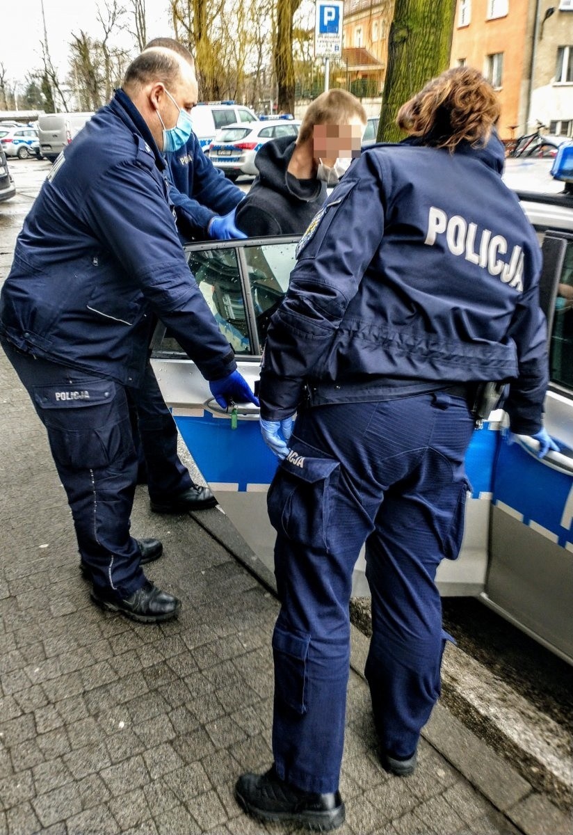 Opolscy policjanci zatrzymali cztery osoby podejrzane o...