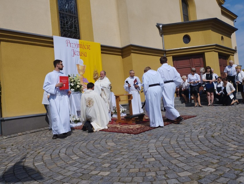 Boże Ciało 2022 w Lublińcu. Procesja przeszła ulicami miasta