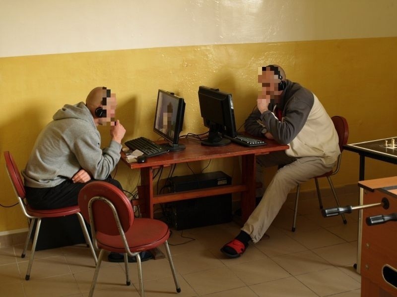 Więźniowie mogą rozmawiać z bliskimi przez Skype [ZDJĘCIA+FILM]