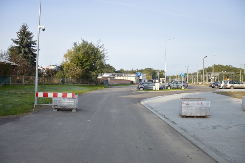 Brzesko. Parking Park&Ride obok dworca kolejowego gotowy [ZDJĘCIA]