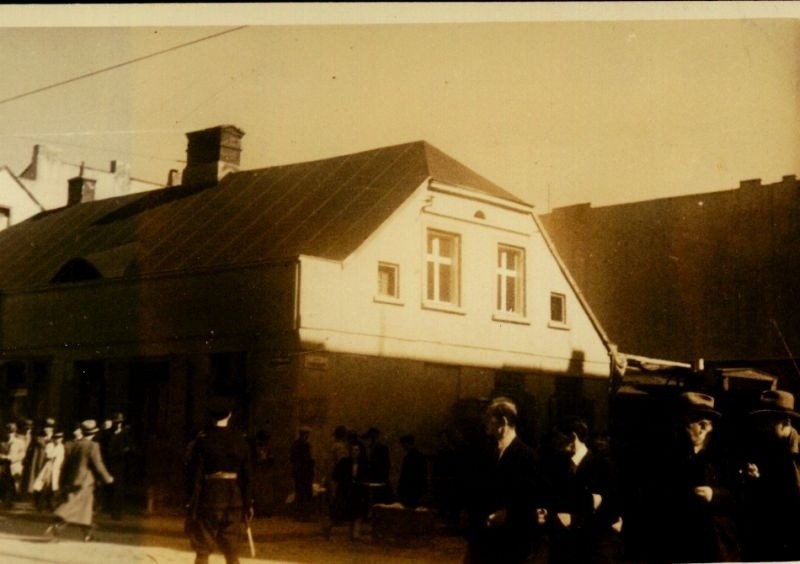 Budynek przy ul. Piotrkowskiej 30 był początkowo drewniany....