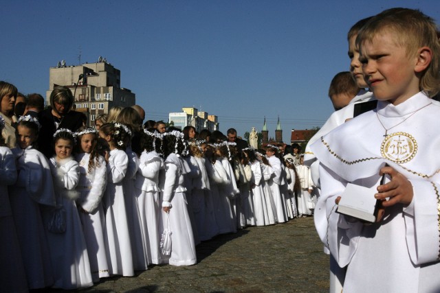 Komunie w Wielkopolsce rozpoczną się już 4 maja. Po rocznej przerwie do sakramentu przystąpią obecni trzecioklasiści