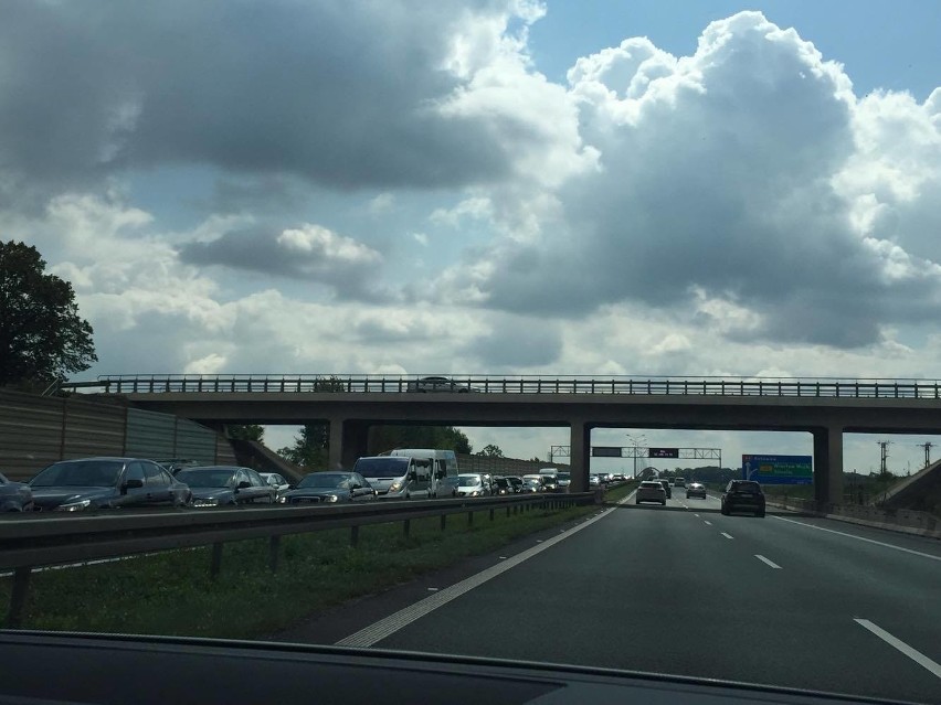 Znów korek na autostradzie A4. Ma kilka kilometrów [ZDJĘCIA]