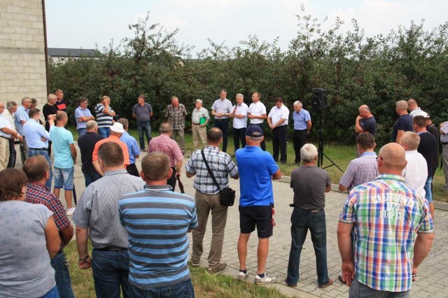 W miniony piątek, sadownicy mówili o swojej trudnej sytuacji  na jednej z plantacji wiśni  w Kleczanowie, w powiecie sandomierskim.