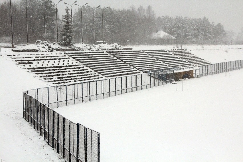 Stadion Granatu Skarżysko-Kamienna pod śniegiem